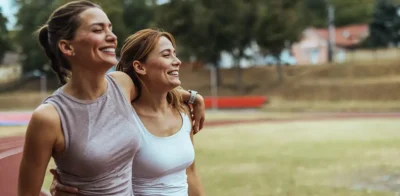 mujeres corriendo