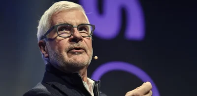 close up of dr Steven Gundry from an interview/speak/podcast