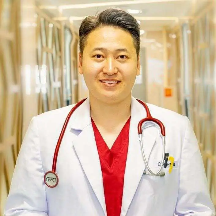 Dugarkhuu Emch, bekannt als Aiyo Doctor, ist ein zugelassener Arzt und Gastroenterologe mit mehr als 14 Jahren Berufserfahrung in den Bereichen Gesundheitsmedien und öffentliche Gesundheitserziehung