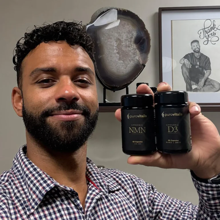 Ivan deține capsule Purovitalis Liposomal Vitamin d3 și NMN