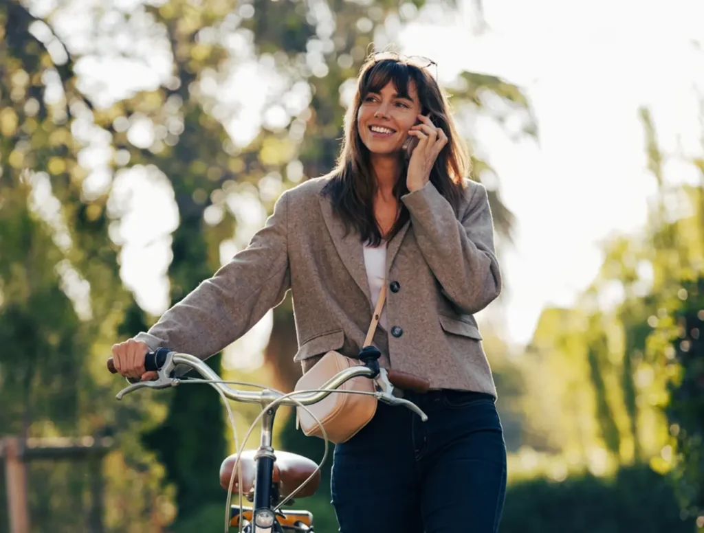 Women talking phone resiliance – Supplements for your health goals